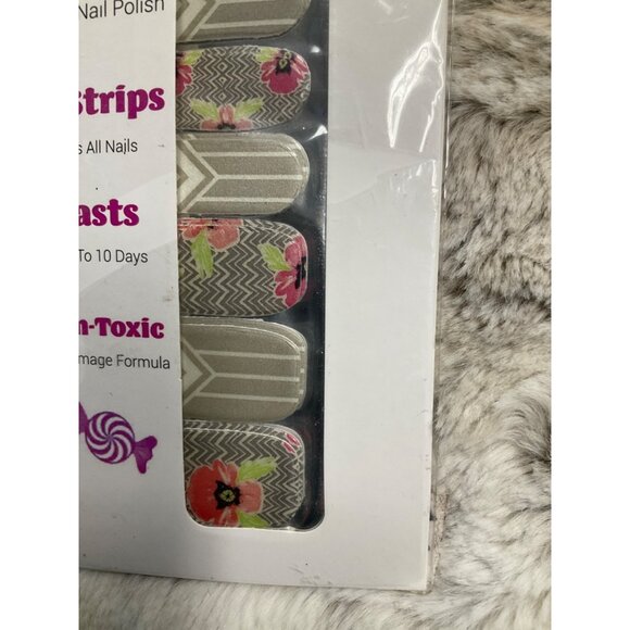 Candied Nails Non-Toxic Nail Polish Strips With Floral & Chevron Patterns - Picture 3 of 4